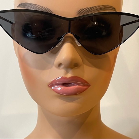 Black Cat Eye Sunglasses - Picture 2 of 3